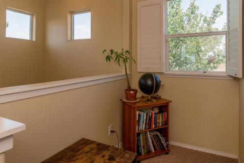 Just Listed! 1635 Monaco Ln 3bd/2ba Clovis Beauty! $284,999